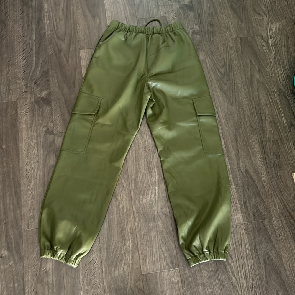 Pleather - Picture 3 of 3